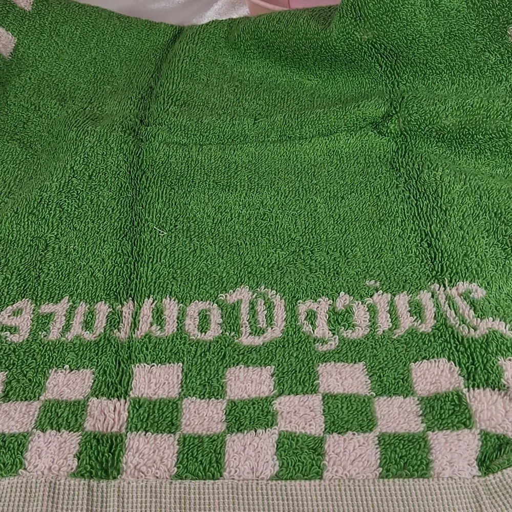 JUICY COUTURE Two Pack Green Hands Towels NWT 2065
